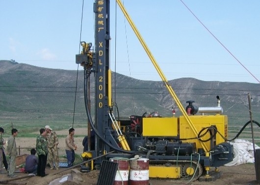 30KW Dizel Motor 350m Derinlik ile Donatılmış Paletli Üzerine Monte Edilen XYL-2B Karot Sondajı